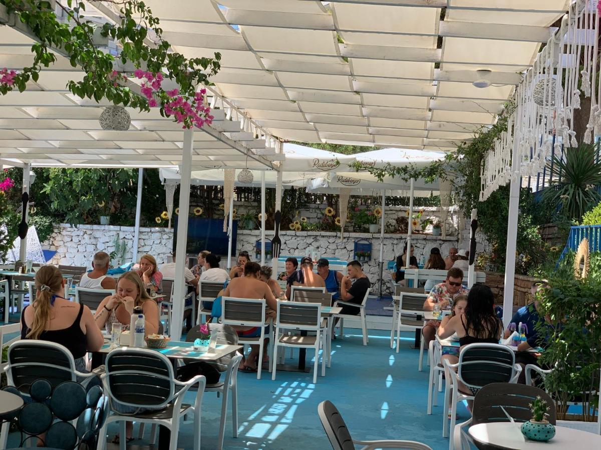 Majki Beach Apartments Sarande Bagian luar foto