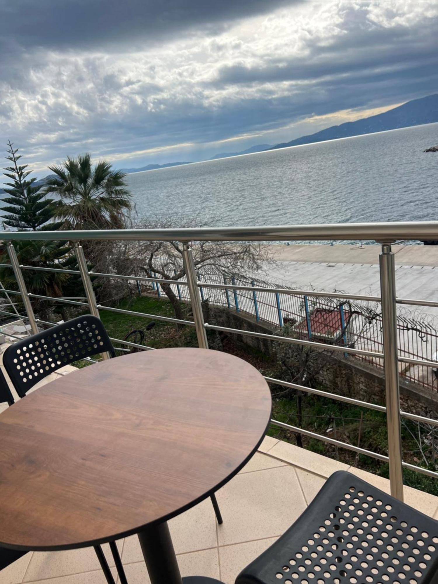 Majki Beach Apartments Sarande Bagian luar foto
