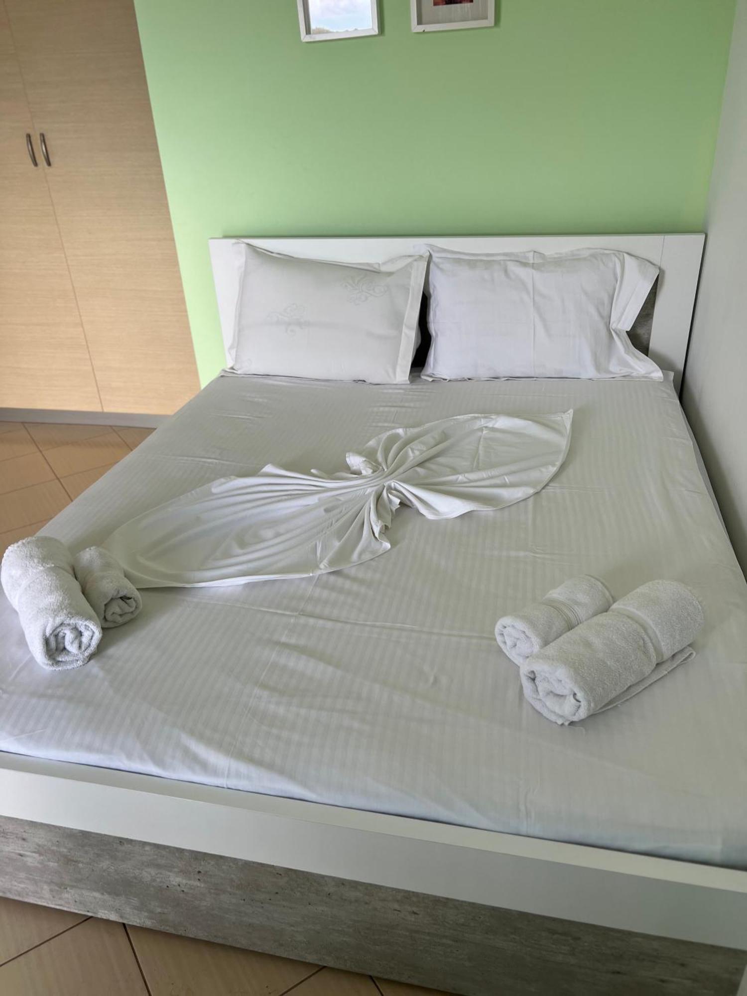 Majki Beach Apartments Sarande Bagian luar foto