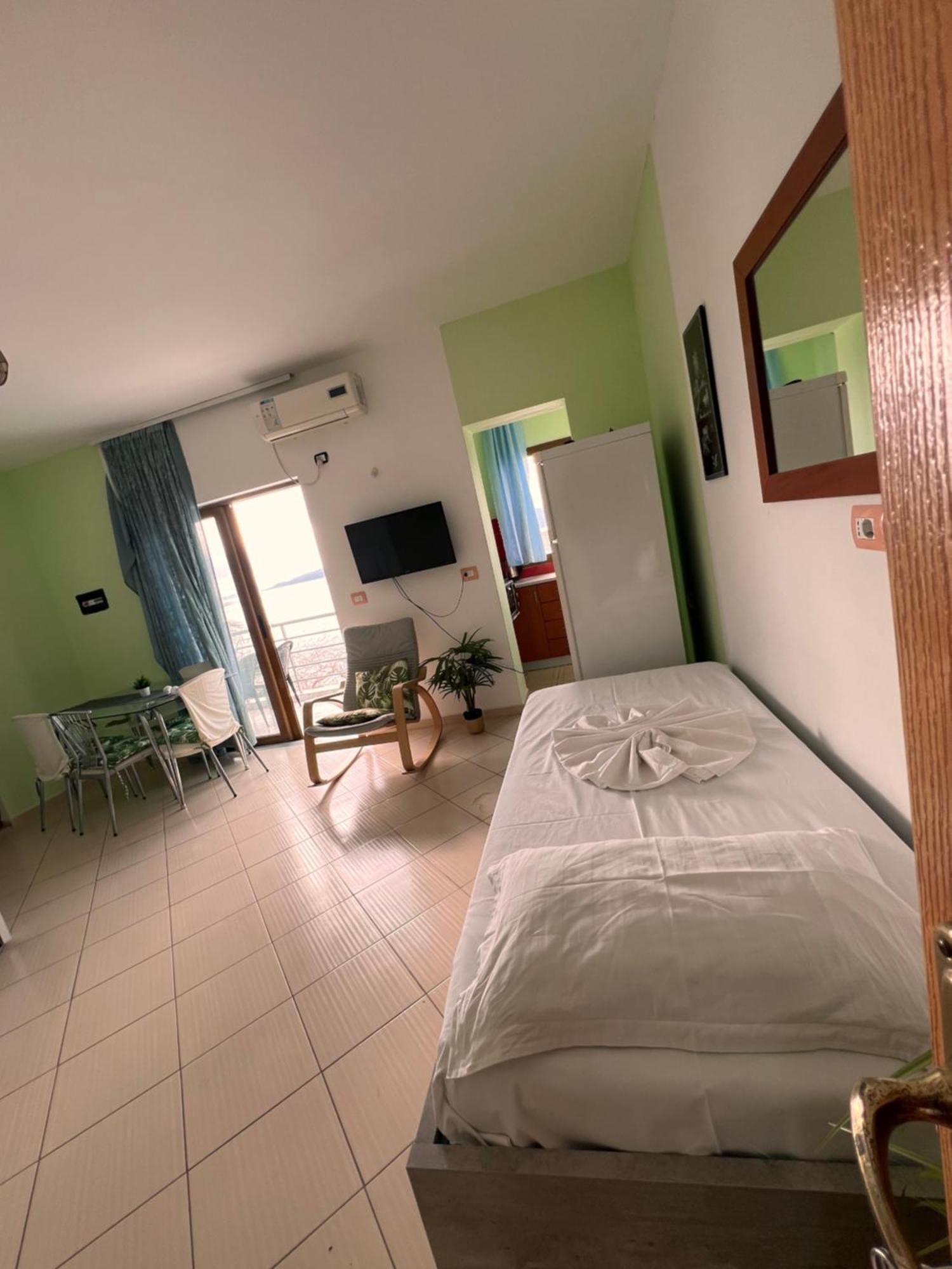 Majki Beach Apartments Sarande Bagian luar foto