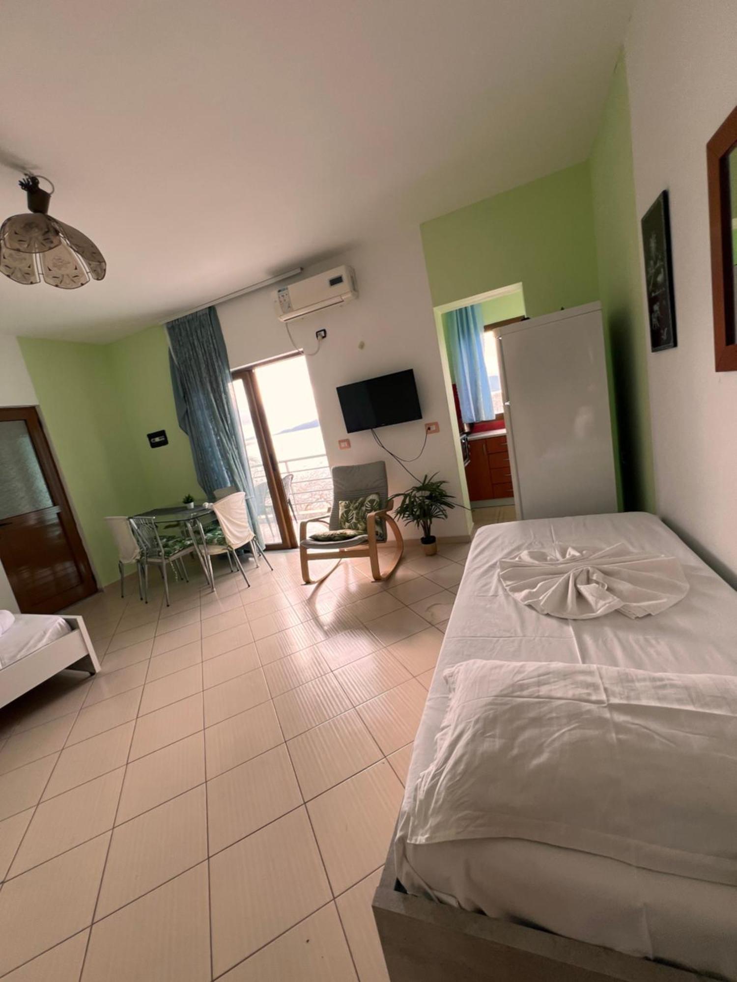 Majki Beach Apartments Sarande Bagian luar foto