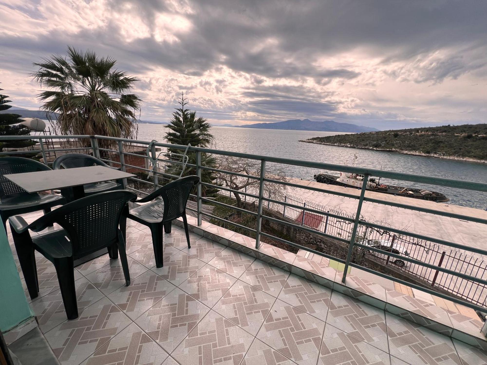 Majki Beach Apartments Sarande Bagian luar foto