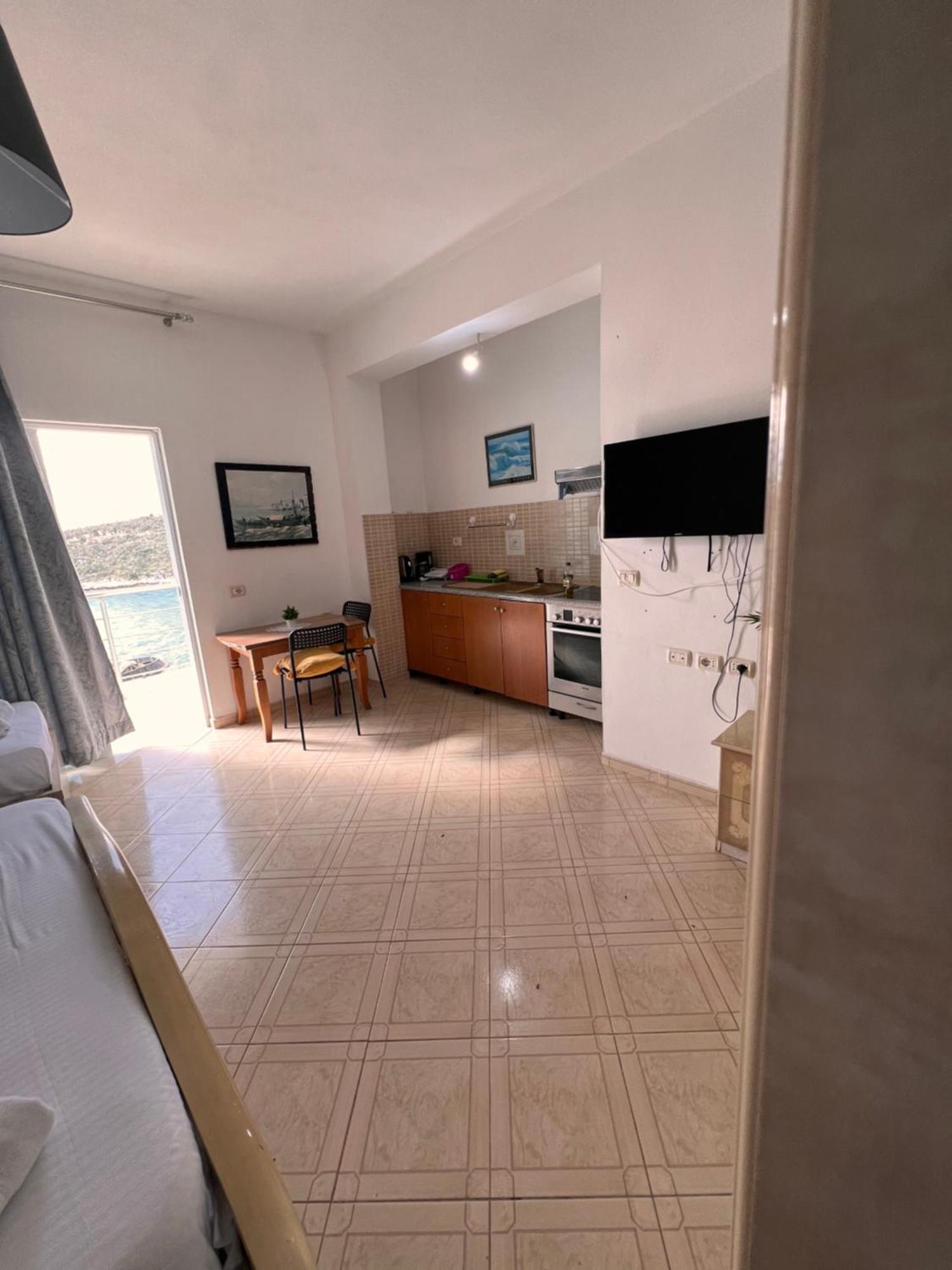 Majki Beach Apartments Sarande Bagian luar foto