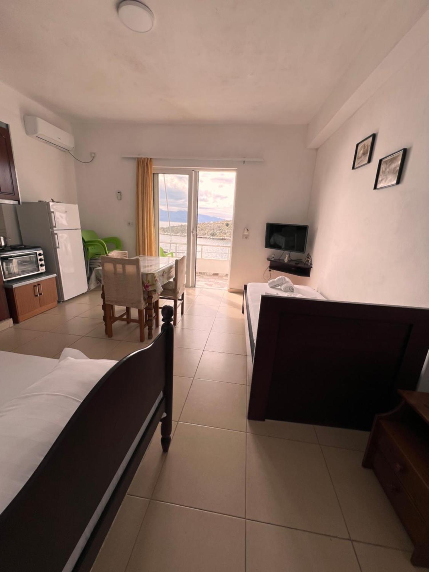 Majki Beach Apartments Sarande Bagian luar foto