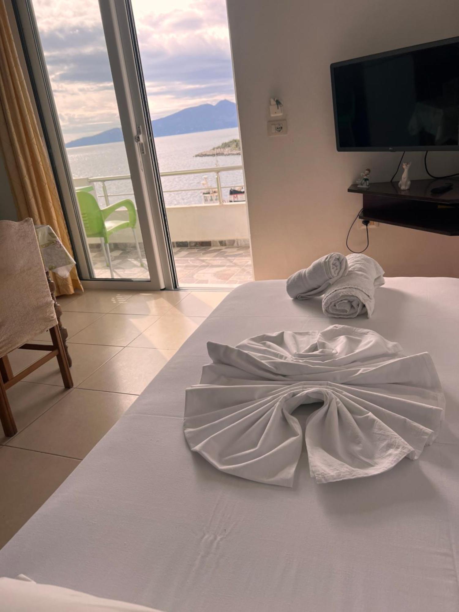 Majki Beach Apartments Sarande Bagian luar foto