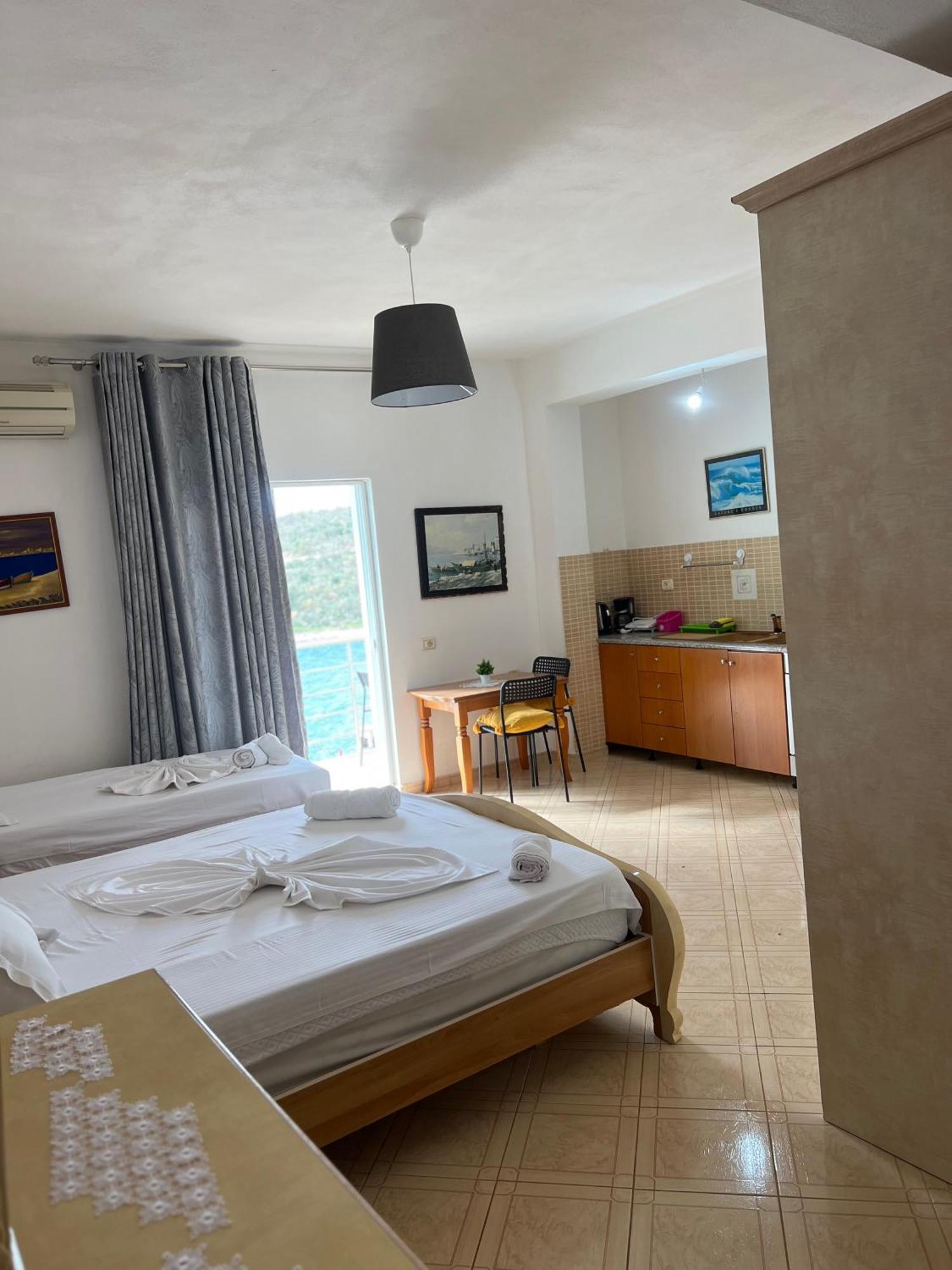 Majki Beach Apartments Sarande Bagian luar foto