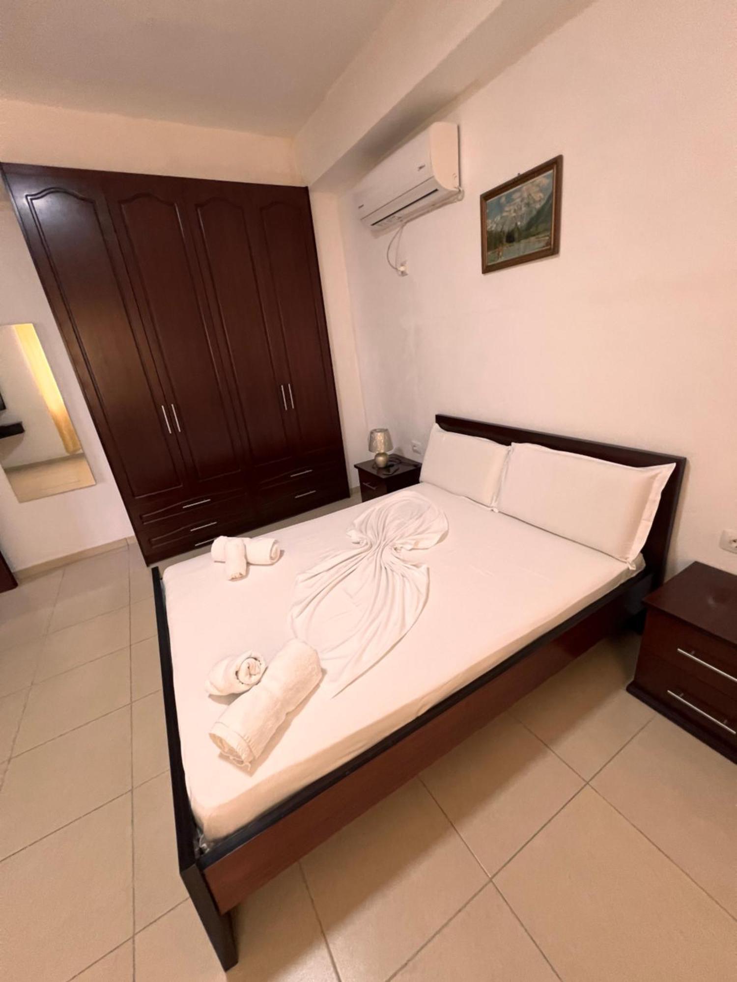 Majki Beach Apartments Sarande Bagian luar foto