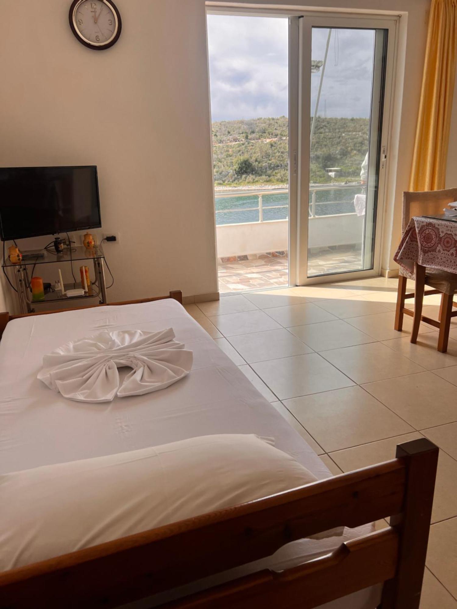 Majki Beach Apartments Sarande Bagian luar foto