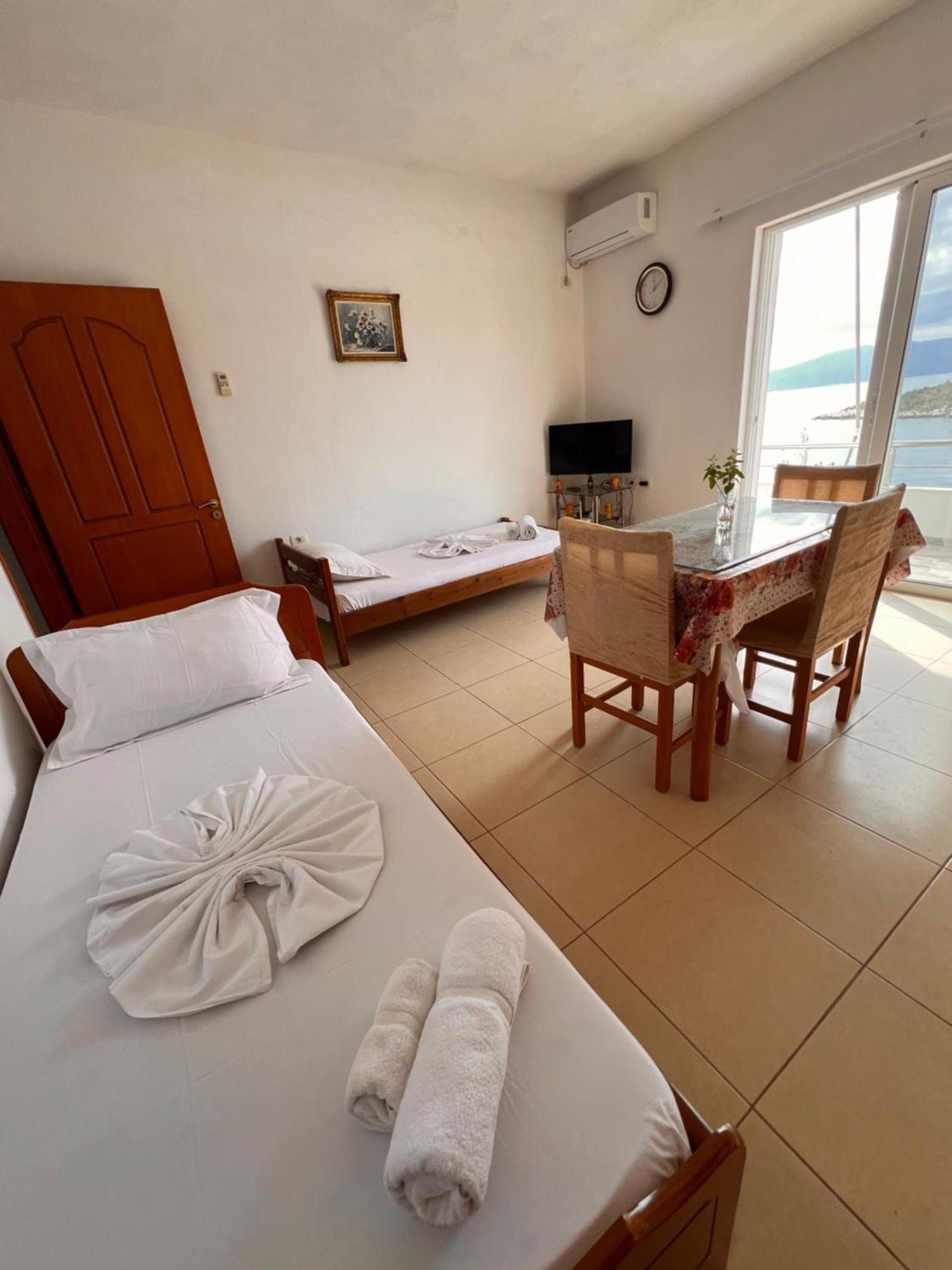 Majki Beach Apartments Sarande Bagian luar foto