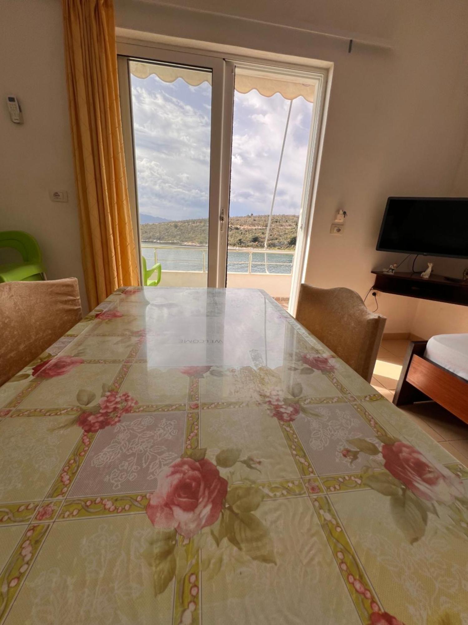 Majki Beach Apartments Sarande Bagian luar foto
