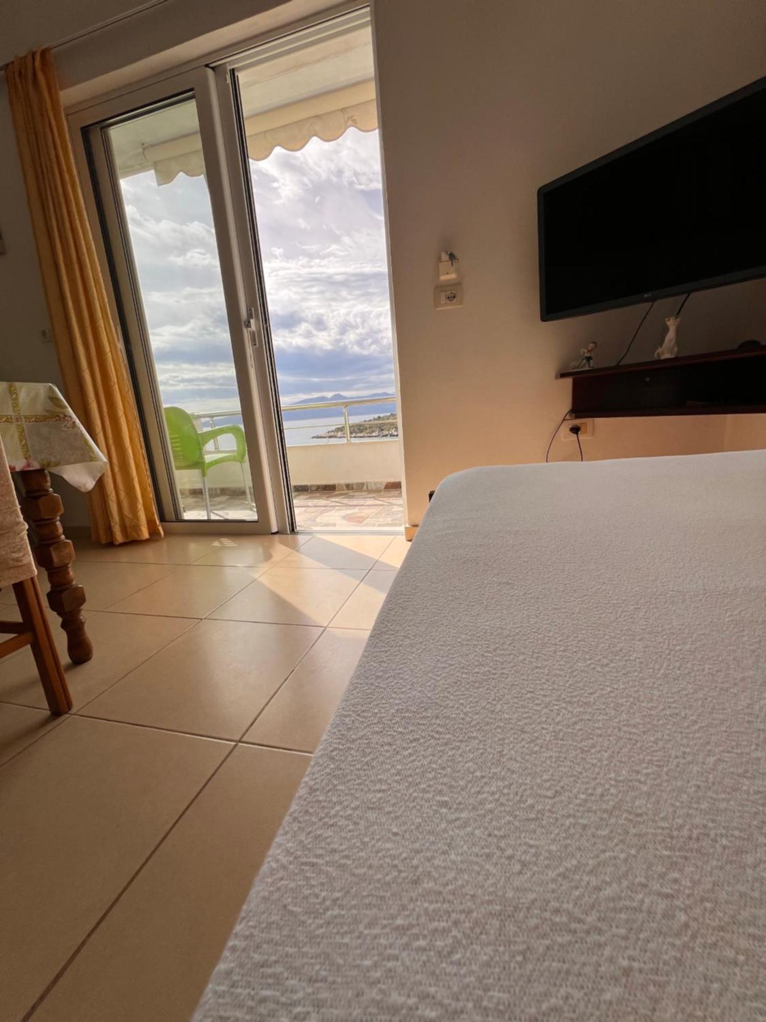 Majki Beach Apartments Sarande Bagian luar foto