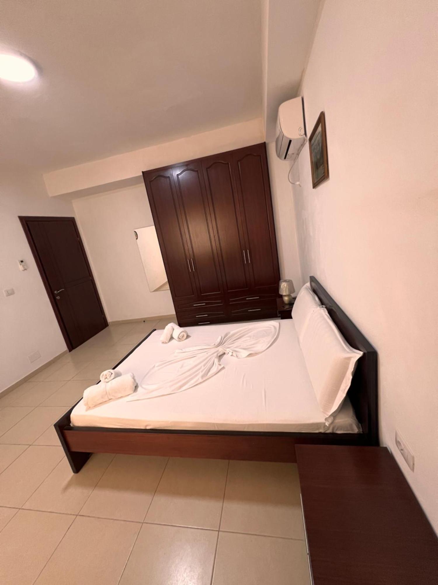 Majki Beach Apartments Sarande Bagian luar foto
