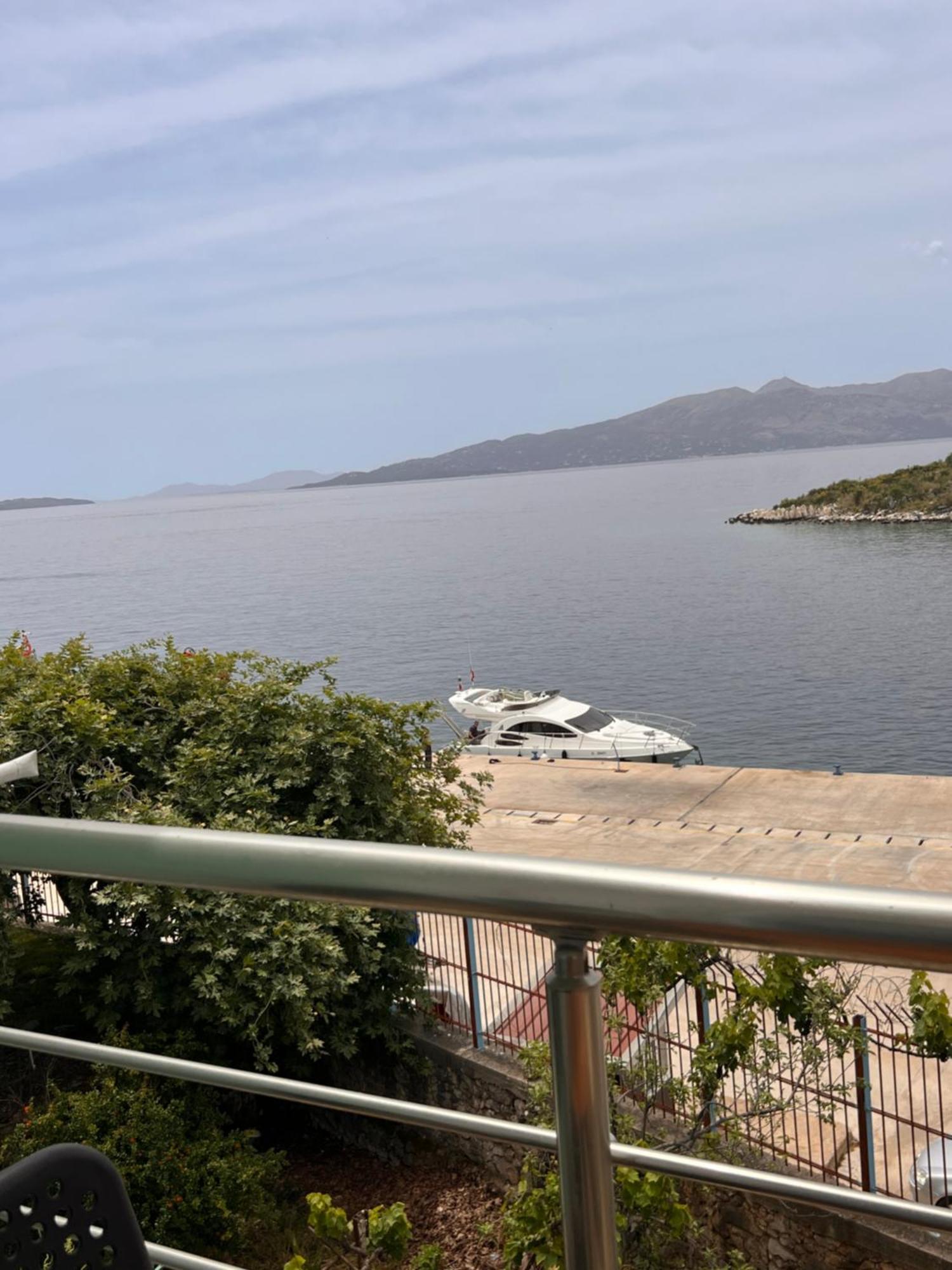 Majki Beach Apartments Sarande Bagian luar foto