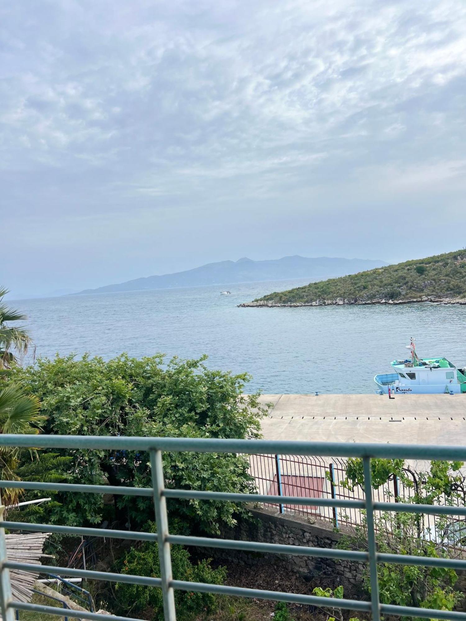 Majki Beach Apartments Sarande Bagian luar foto